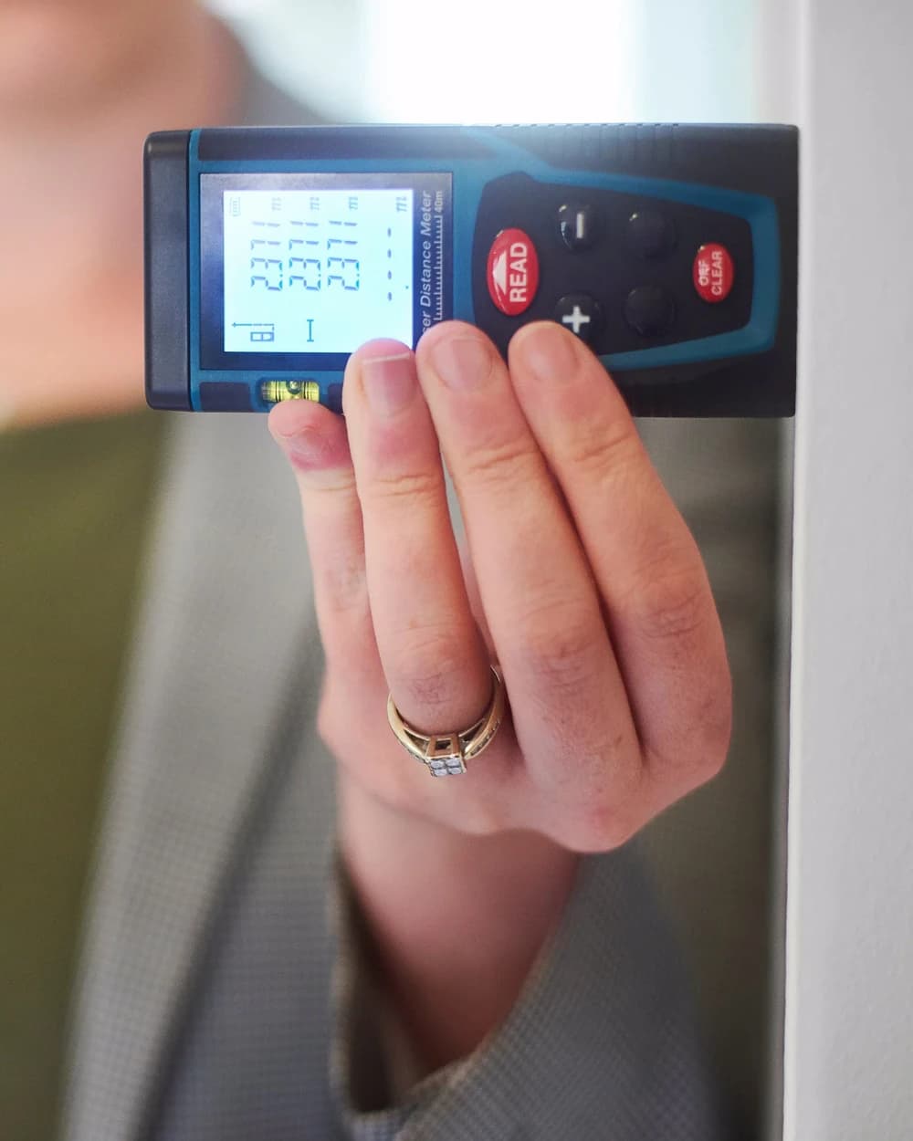 Nauwkeurig inmeten voor een kast op maat met laserafstandsmeter