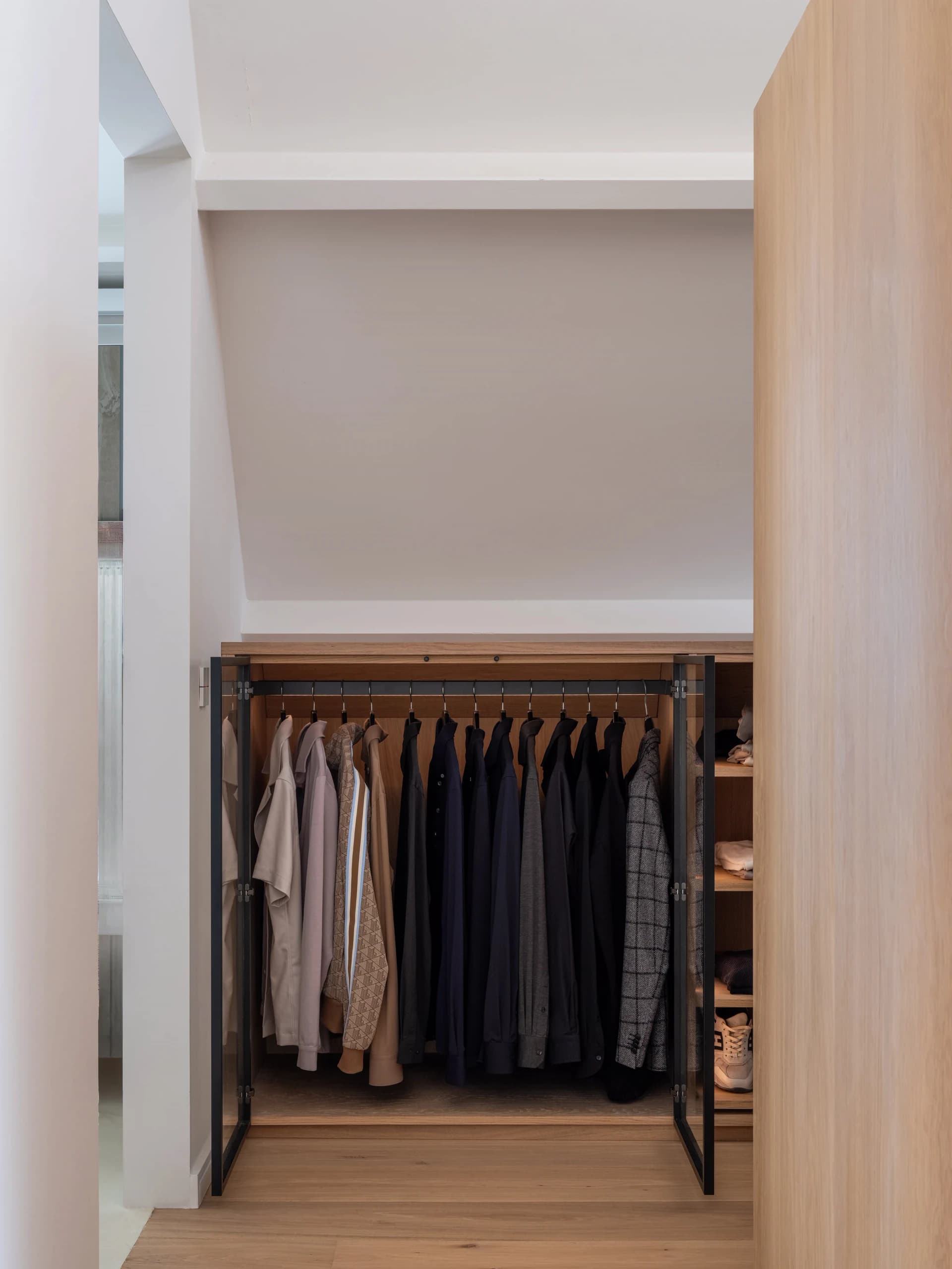 Inloopkast met rookglas deuren