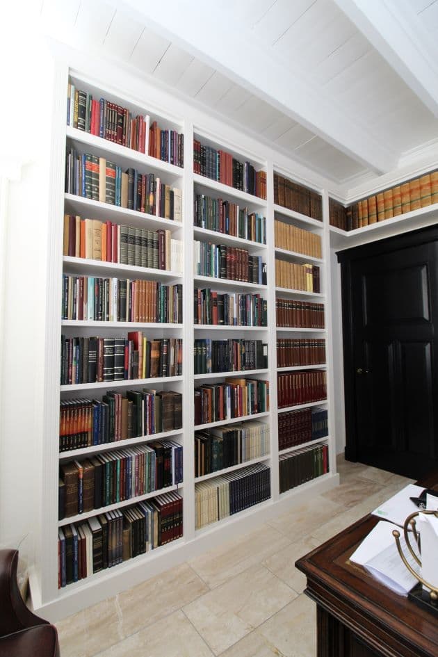KLassieke boekenkast met profiellijsten