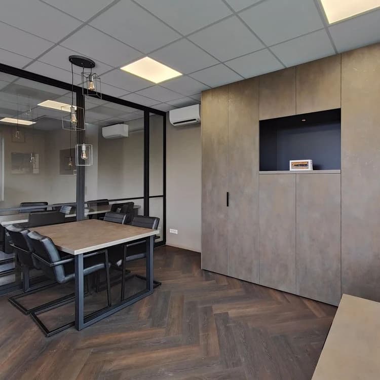 Kantoorkast met bureau