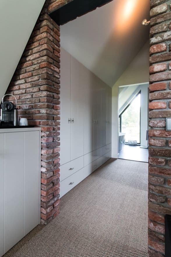 Landelijke groeven in schuine kast spuitwerk