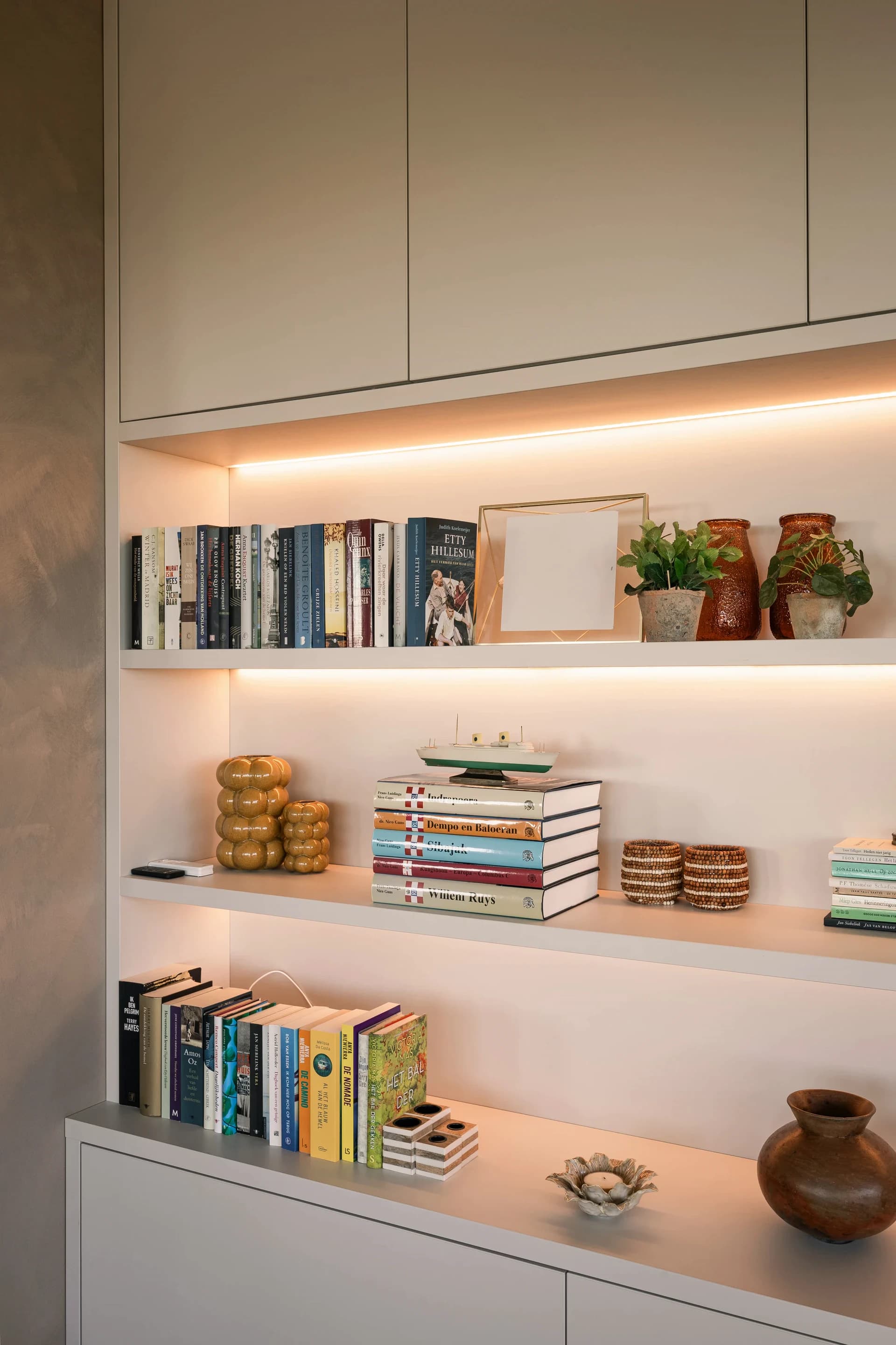wandkast met led verlichting