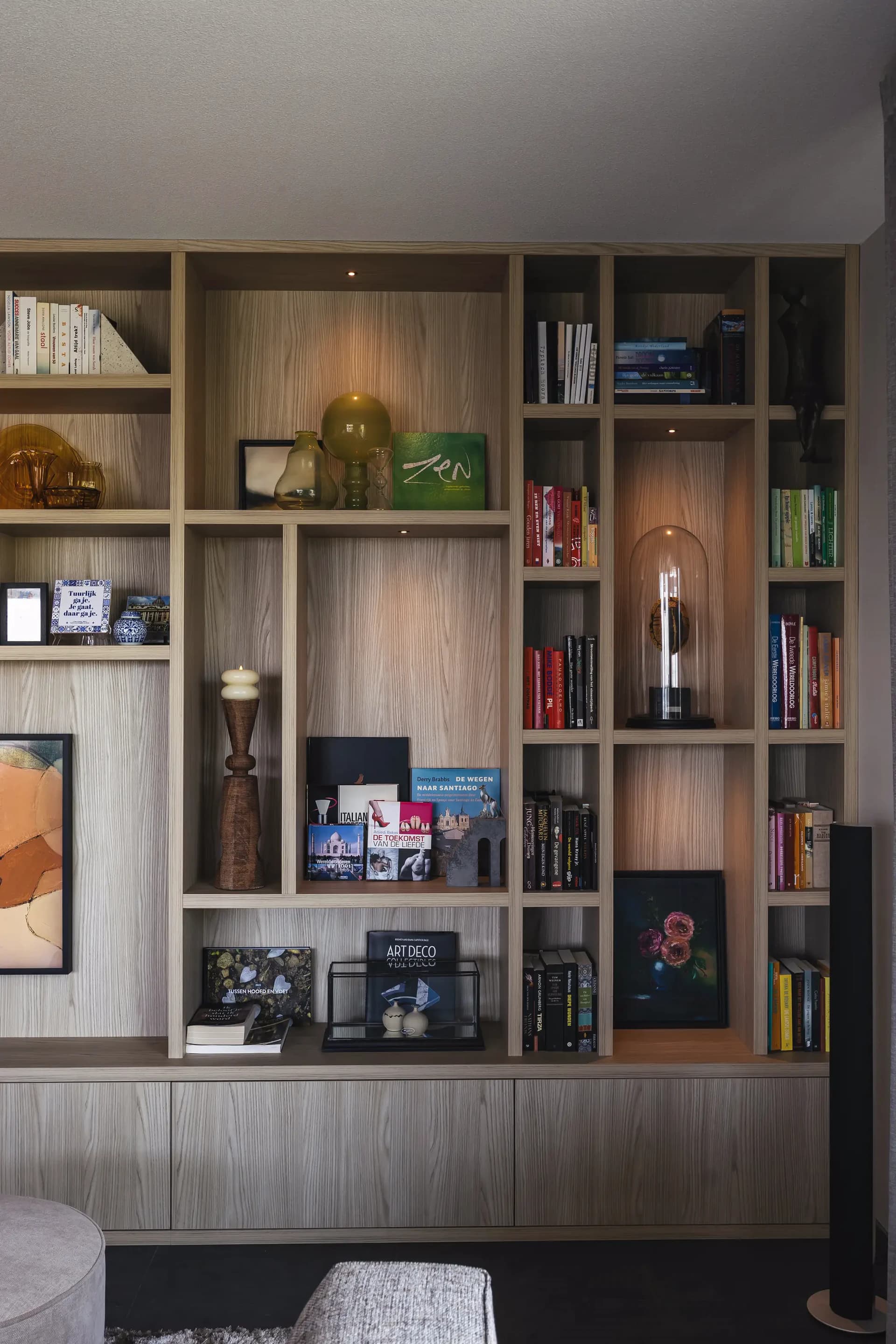 Wandkast met tv om haard