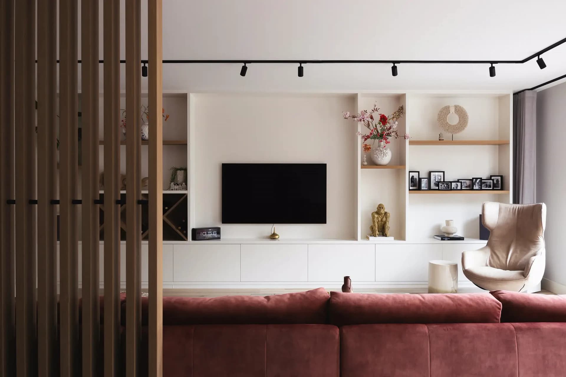 Wandmeubel met vak voor wijn en tv