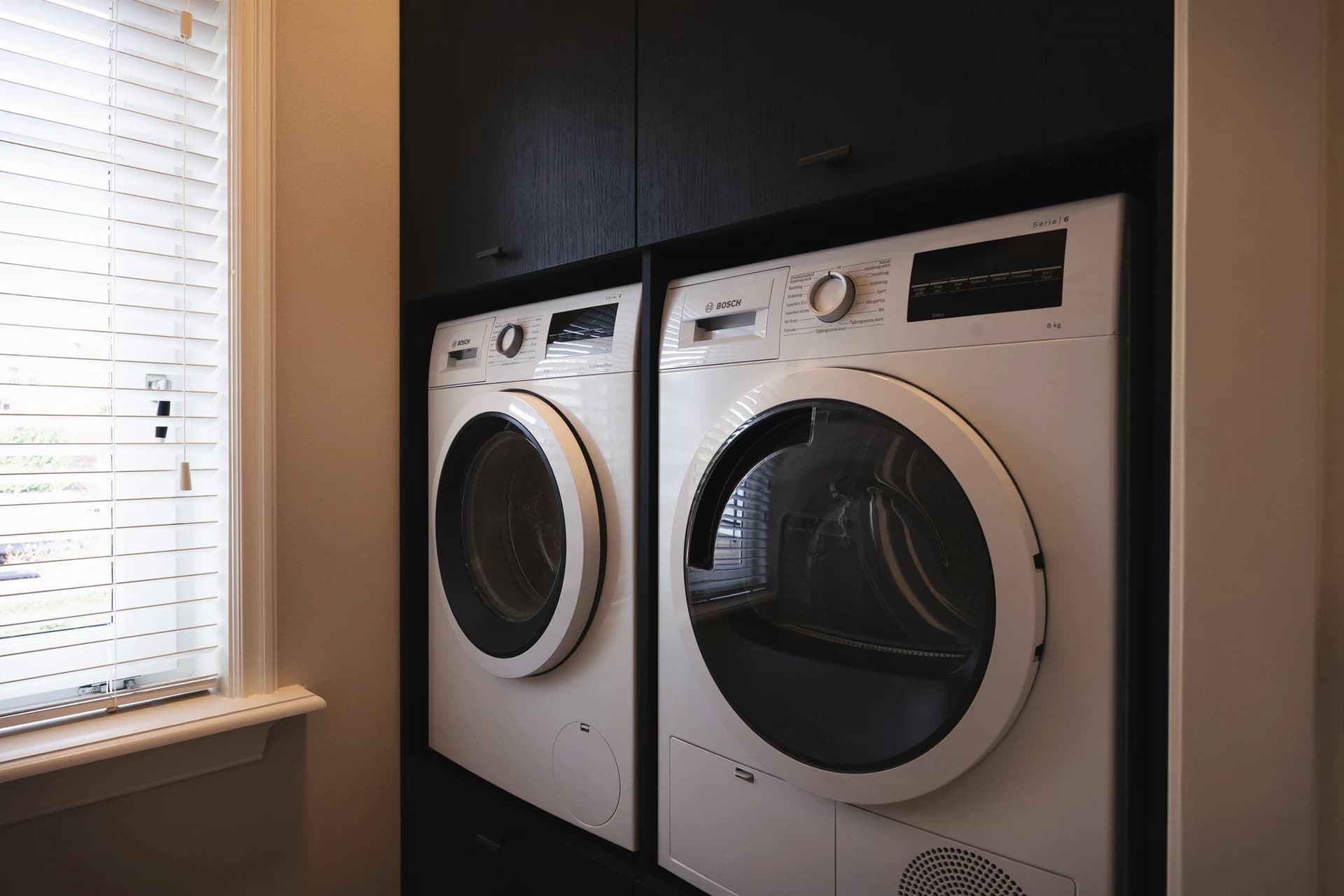 wasmachine kast in de waskamer