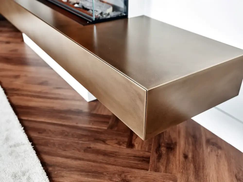 Brons metallic spuitwerk detailfoto