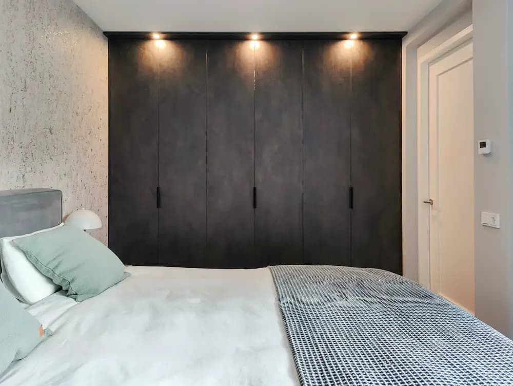 Kledingkast met spotjes spotluifel