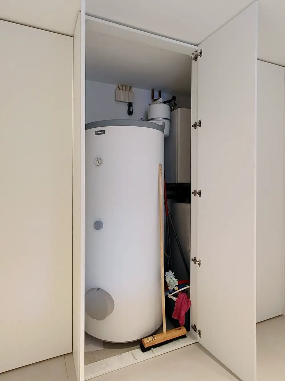 Ombouw technische installatie kast