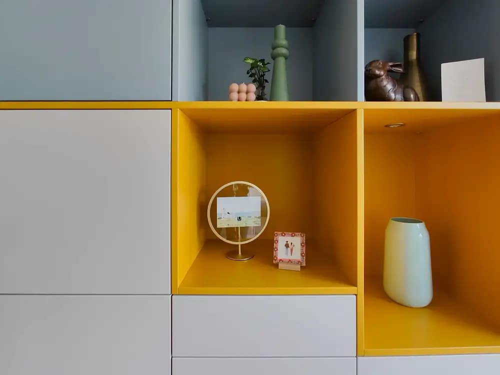 Open vakken met verschillende kleuren