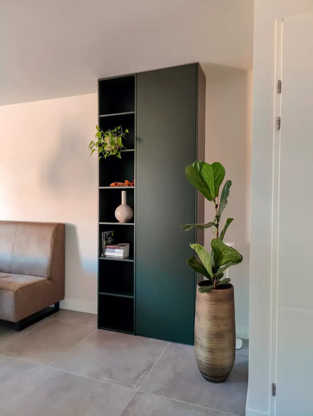 Plafondhoge kast spuitwerk