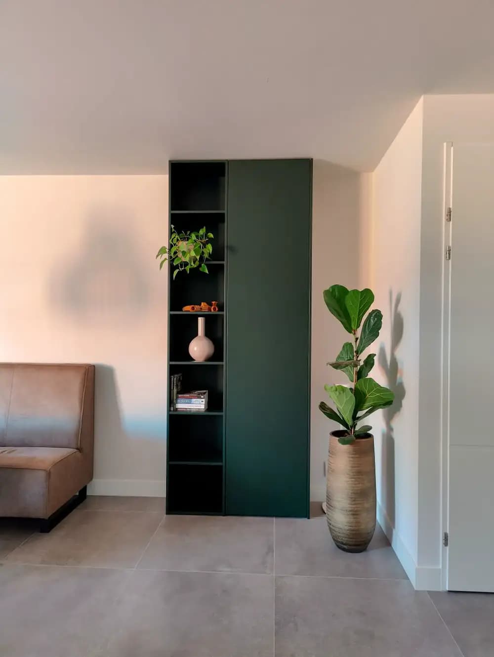 Vakkenkast open en dicht