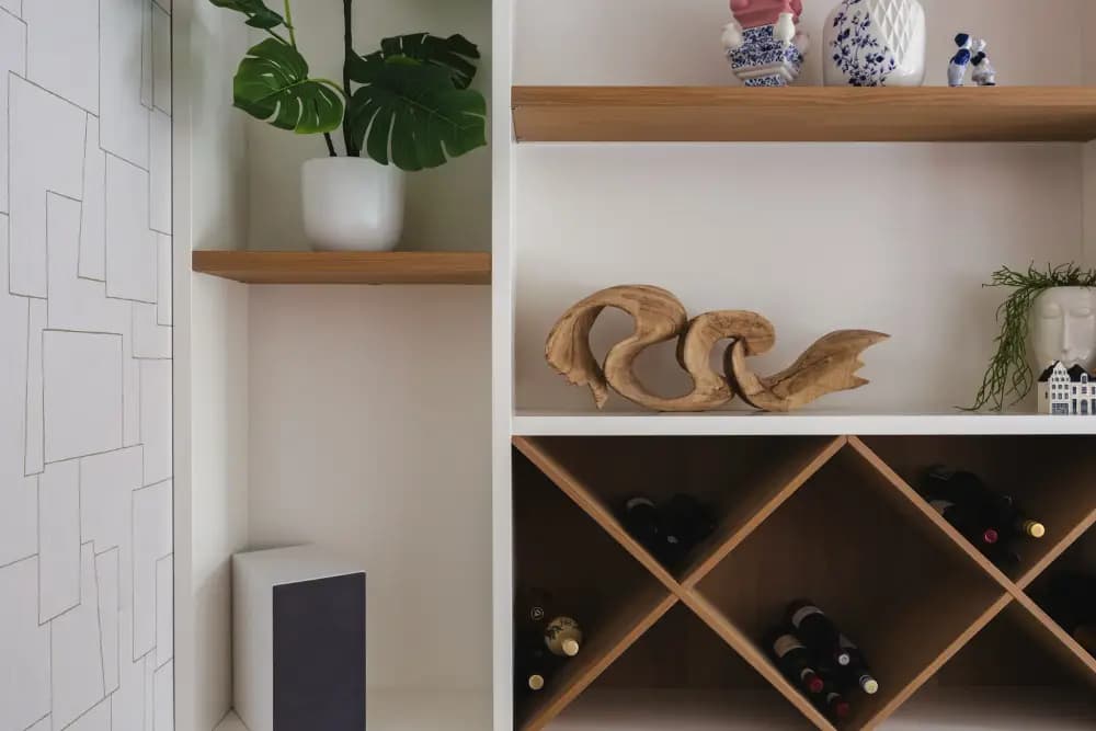 Wandmeubel met vak voor wijn en tv