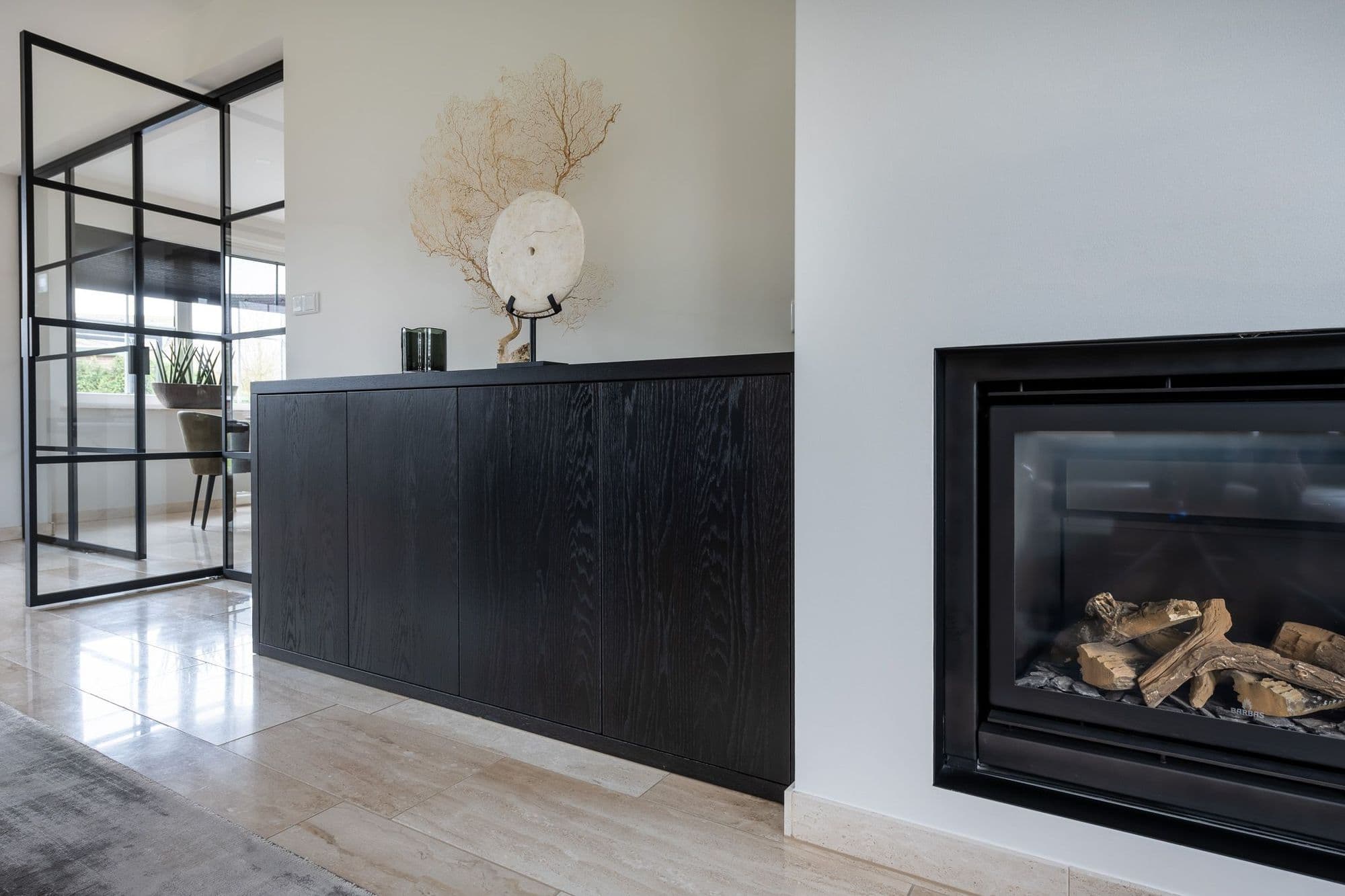 Haardmeubel dressoir in zwart gebeitst eiken