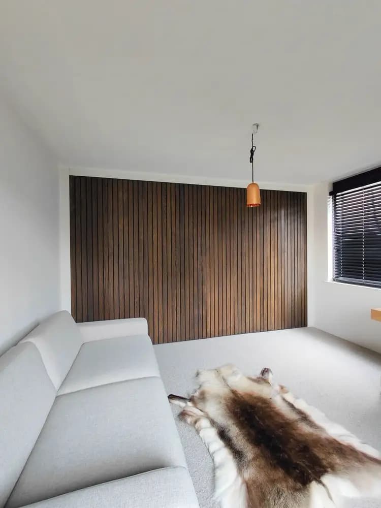 donkere eiken geolied lattenwand