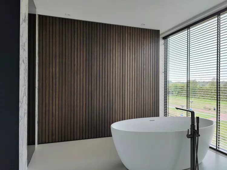 houten lattenwand, eiken donker