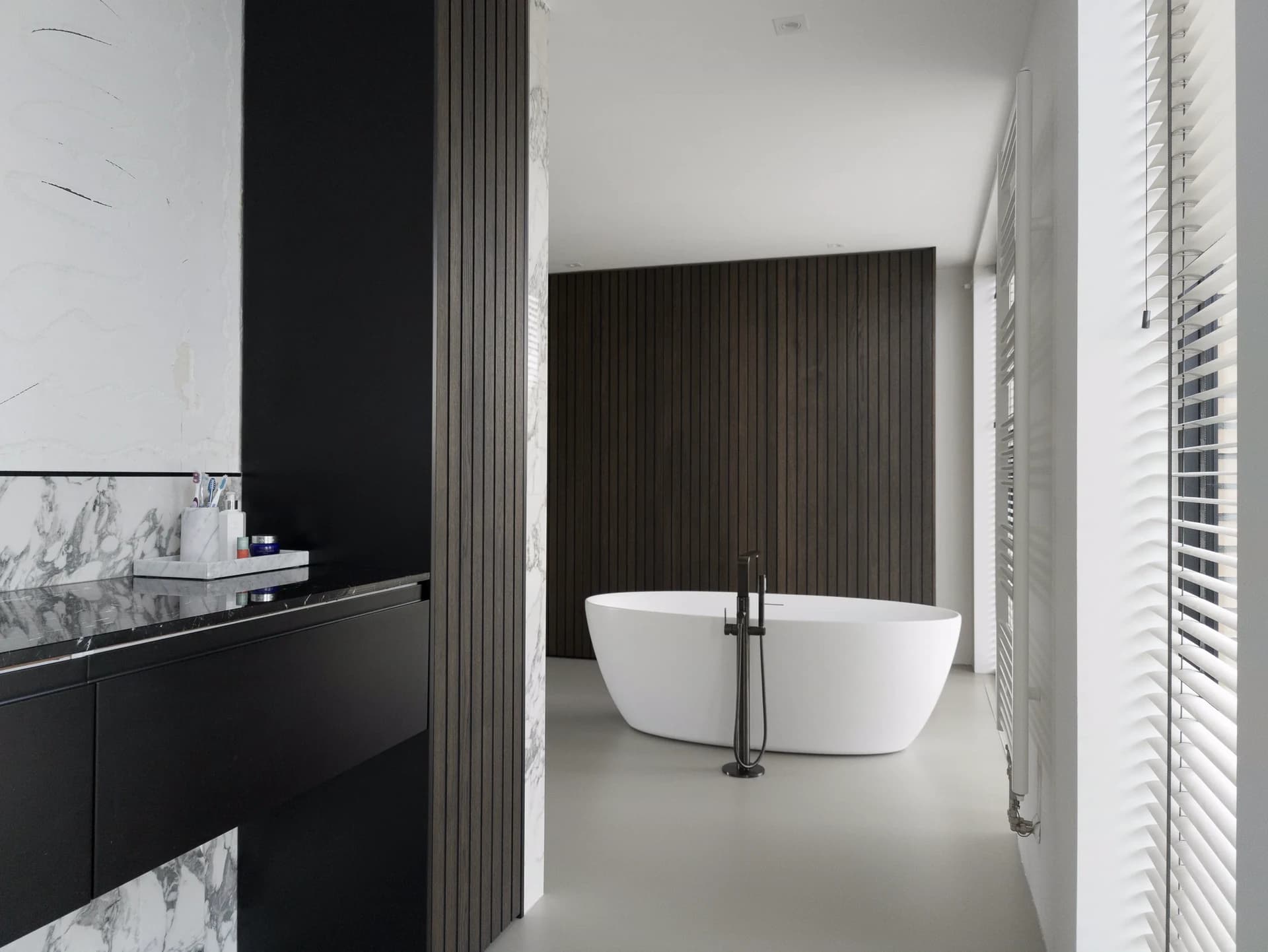 Badkamermeubel in geolied eiken fineer