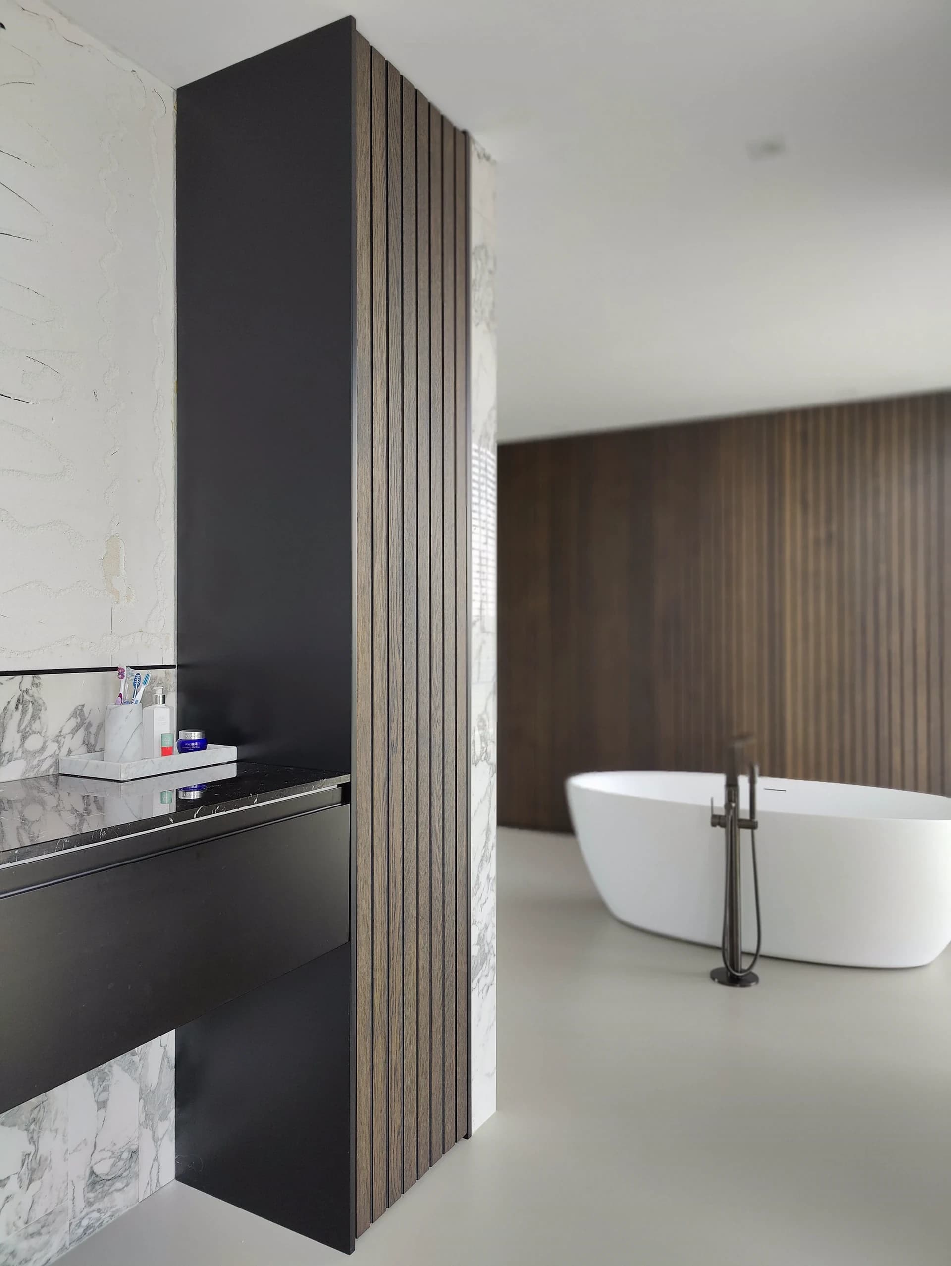 Badkamermeubel in geolied eiken fineer