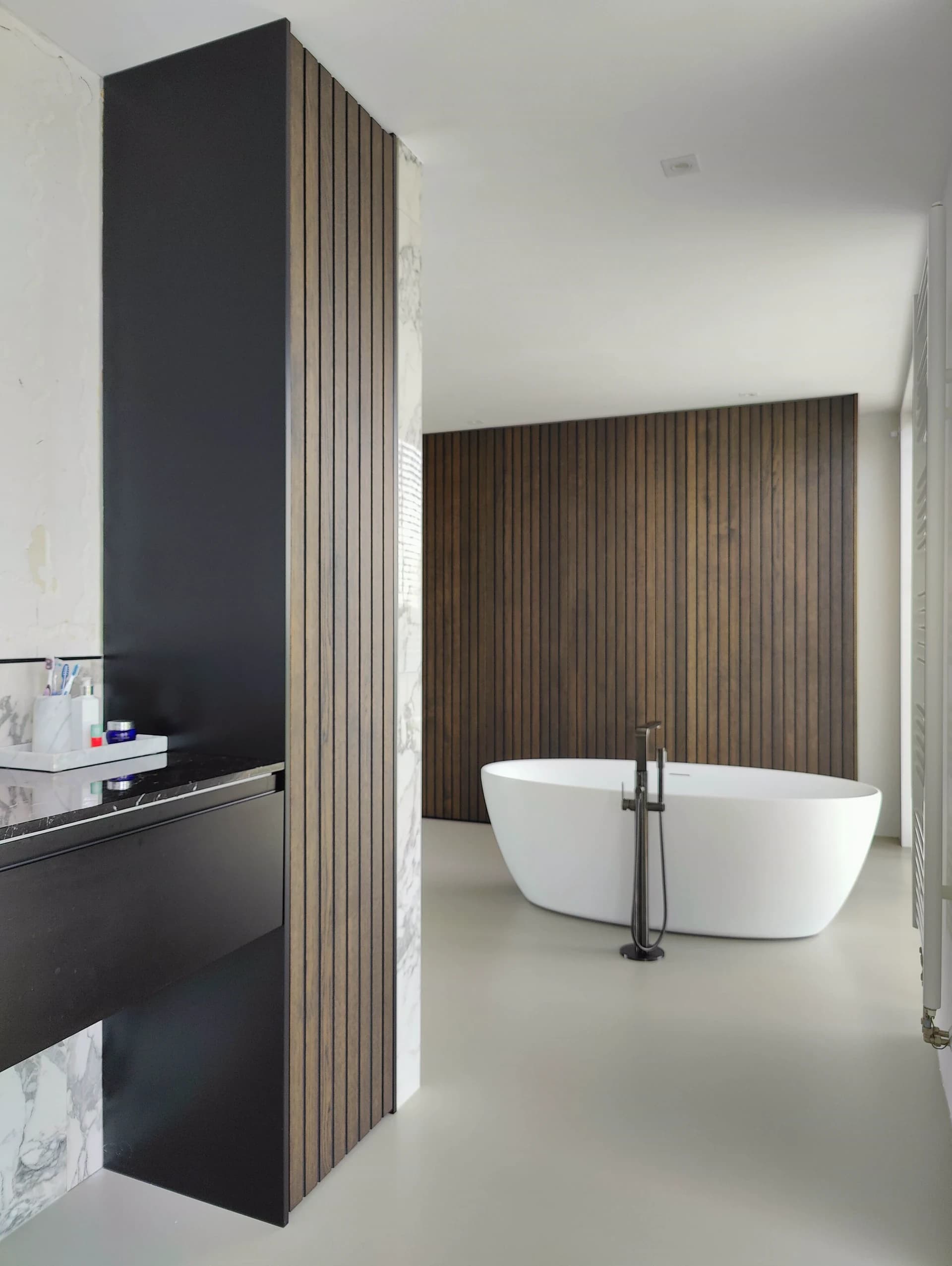 Badkamermeubel in geolied eiken fineer