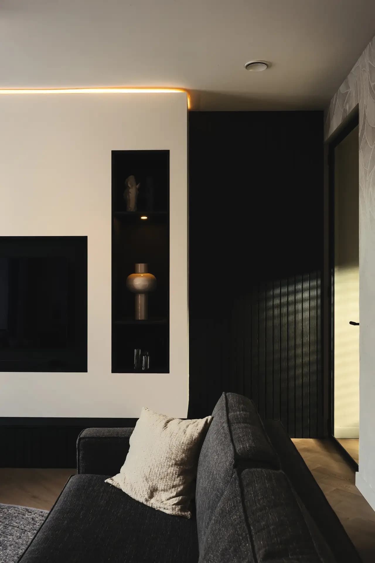 Wandkast met tv in woonkamer