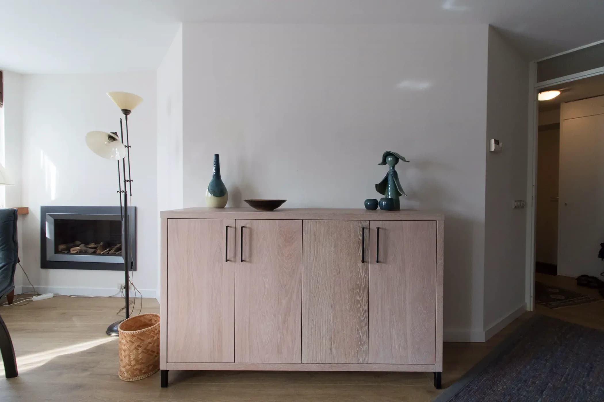 Dressoir met zwarte pootjes