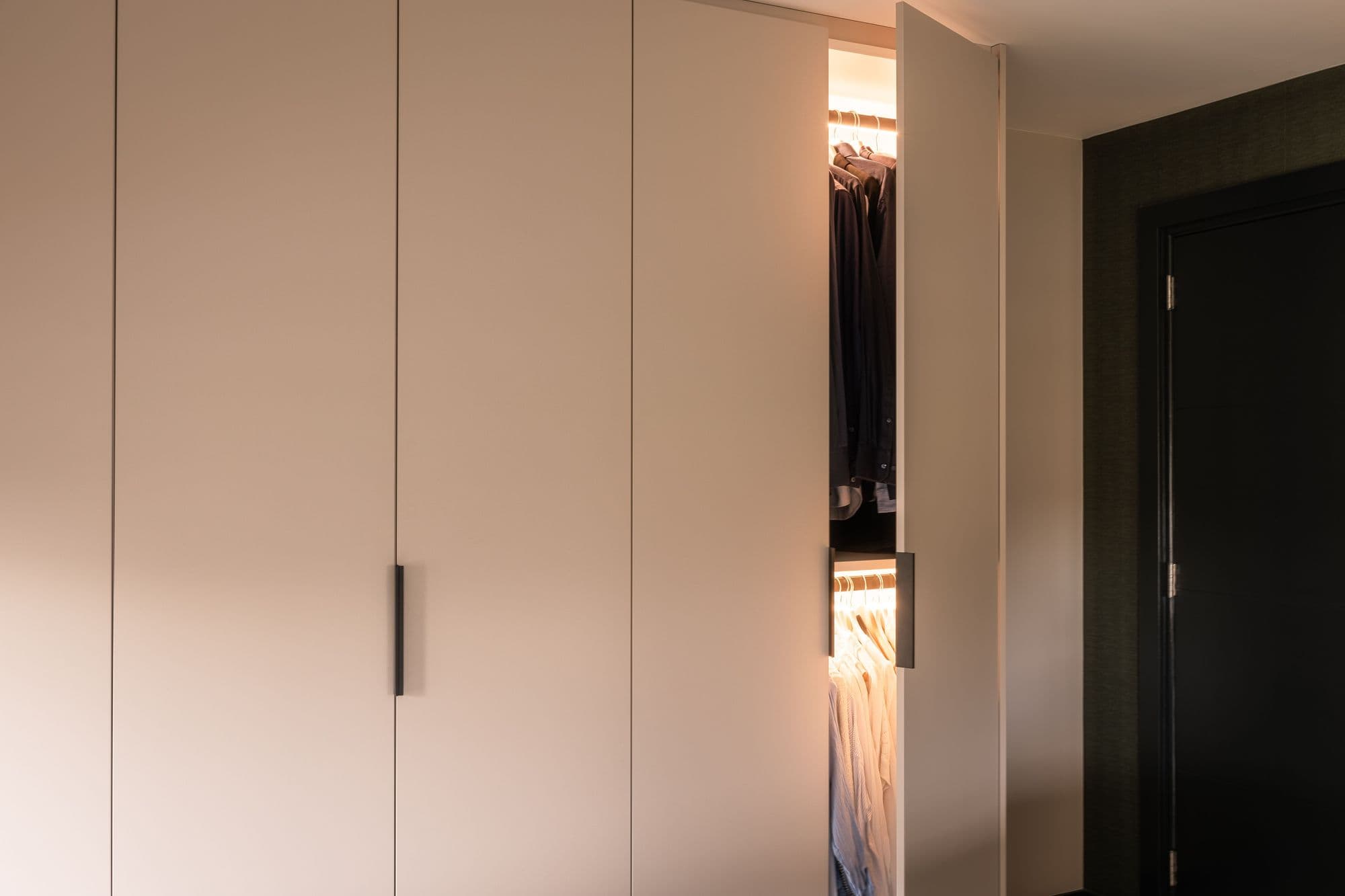 Slaapkamerkast met schuine hoek