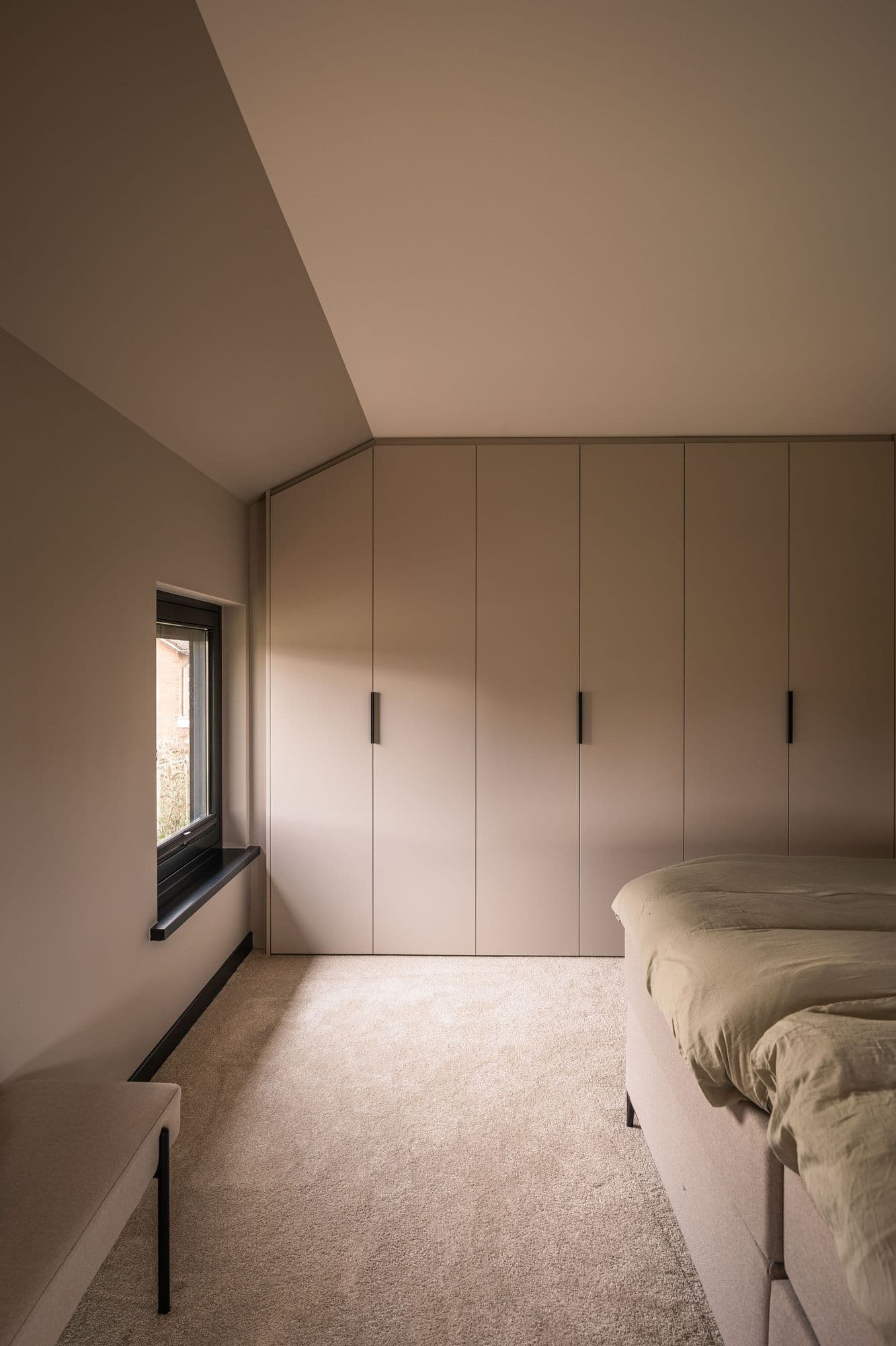 Slaapkamerkast met schuine hoek