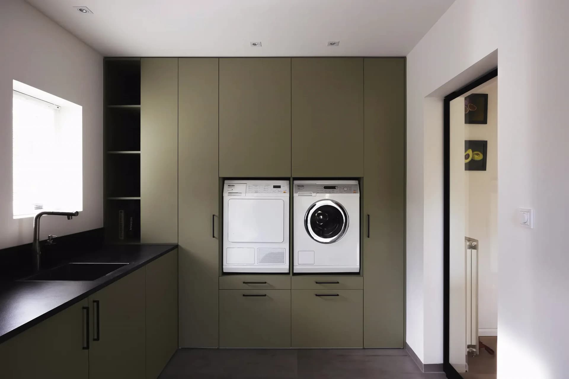 Bijkeuken kast met ingebouwde wasmachine