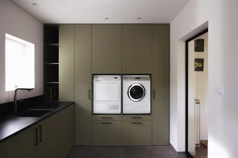 Bijkeuken kast met ingebouwde wasmachine