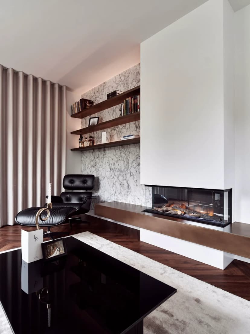 Haardombouw op maat brons metallic spuitwerk en marmerlook