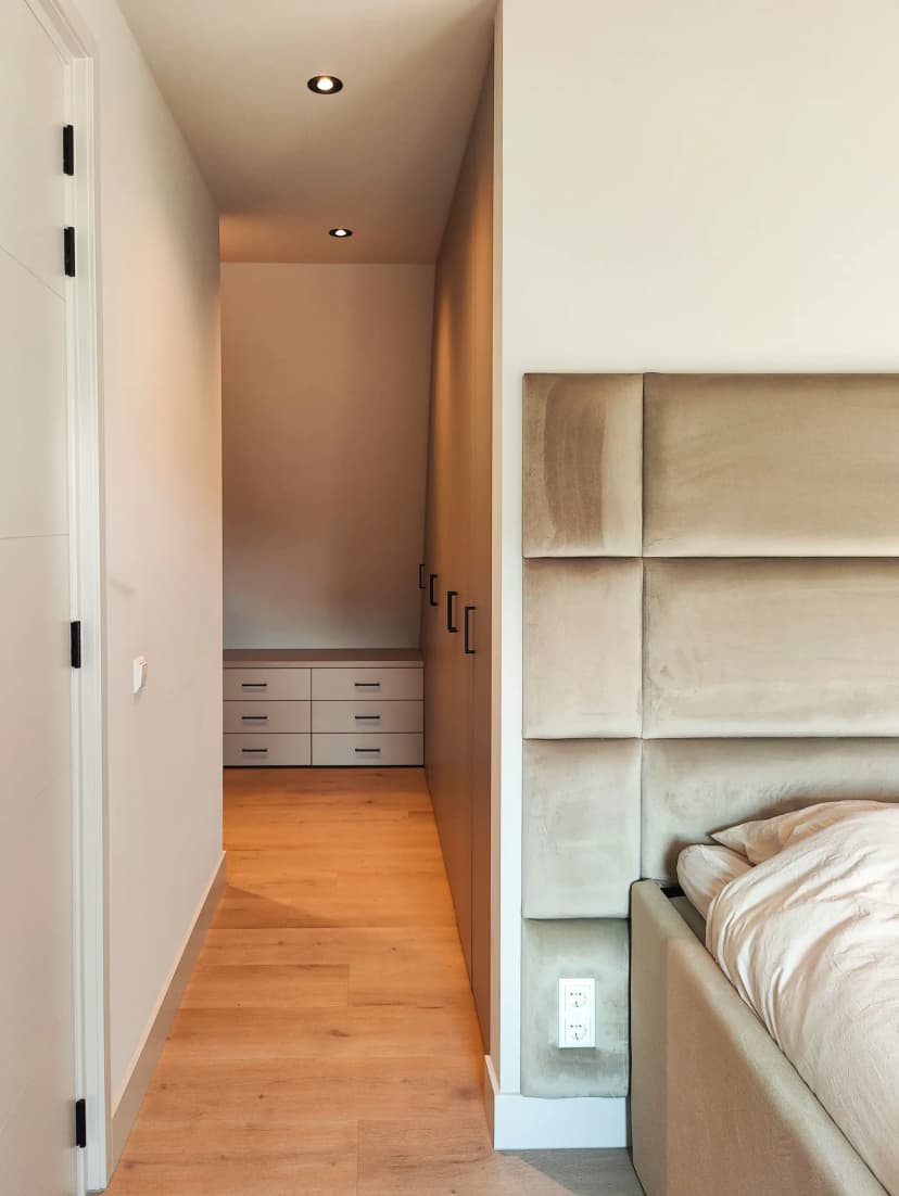 Schuine inloopkast