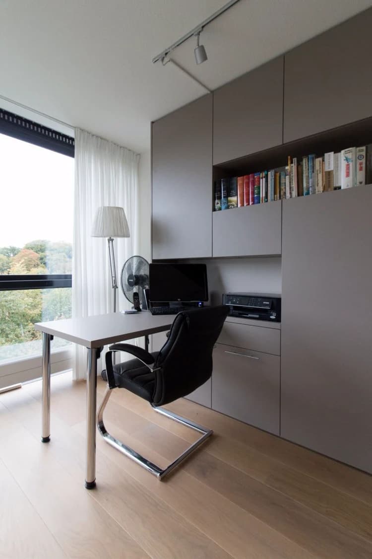 Kast met bureau, lichtgrijs decor open vakken, thuiswerkplek