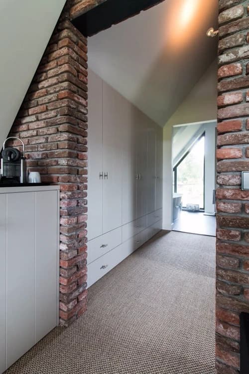 Landelijke groeven in schuine kast spuitwerk