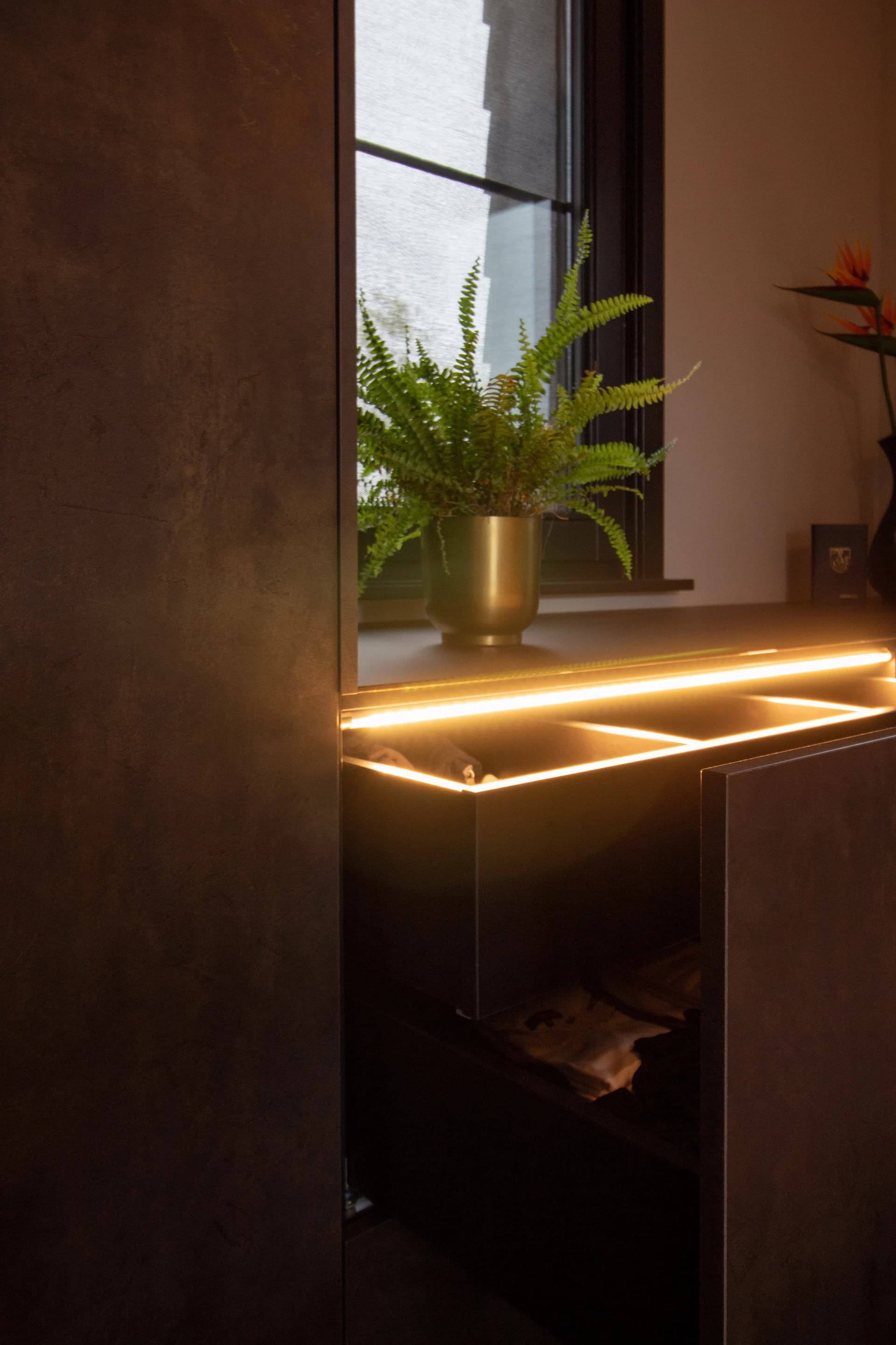 Kledingkast met geïntegreerde ledverlichting