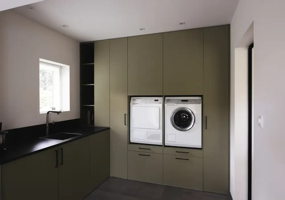 Bijkeuken kast met ingebouwde wasmachine