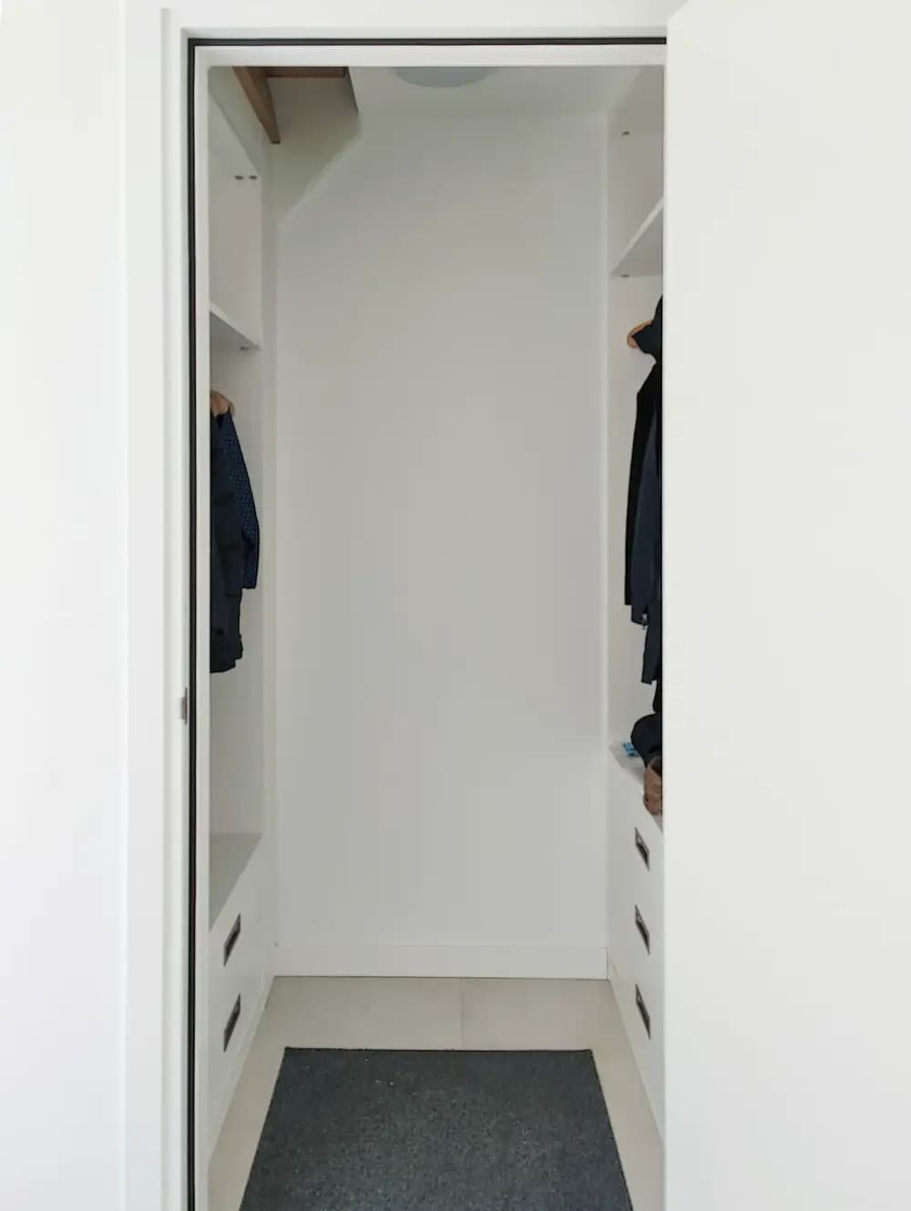 Garderobekasten met ruimte voor hang en lades