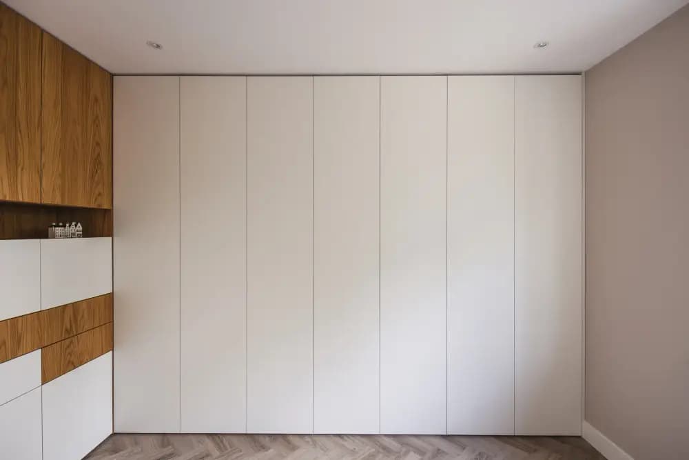 Gecombineerde wandkast en draaideurkast