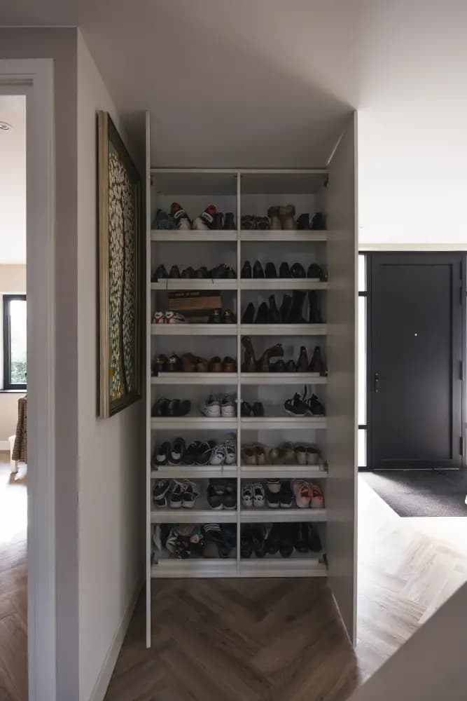 Schoenenkast op maat in de hal