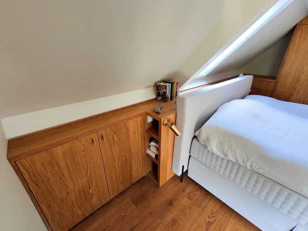 eiken fineer; open vakken; bedachterwand;