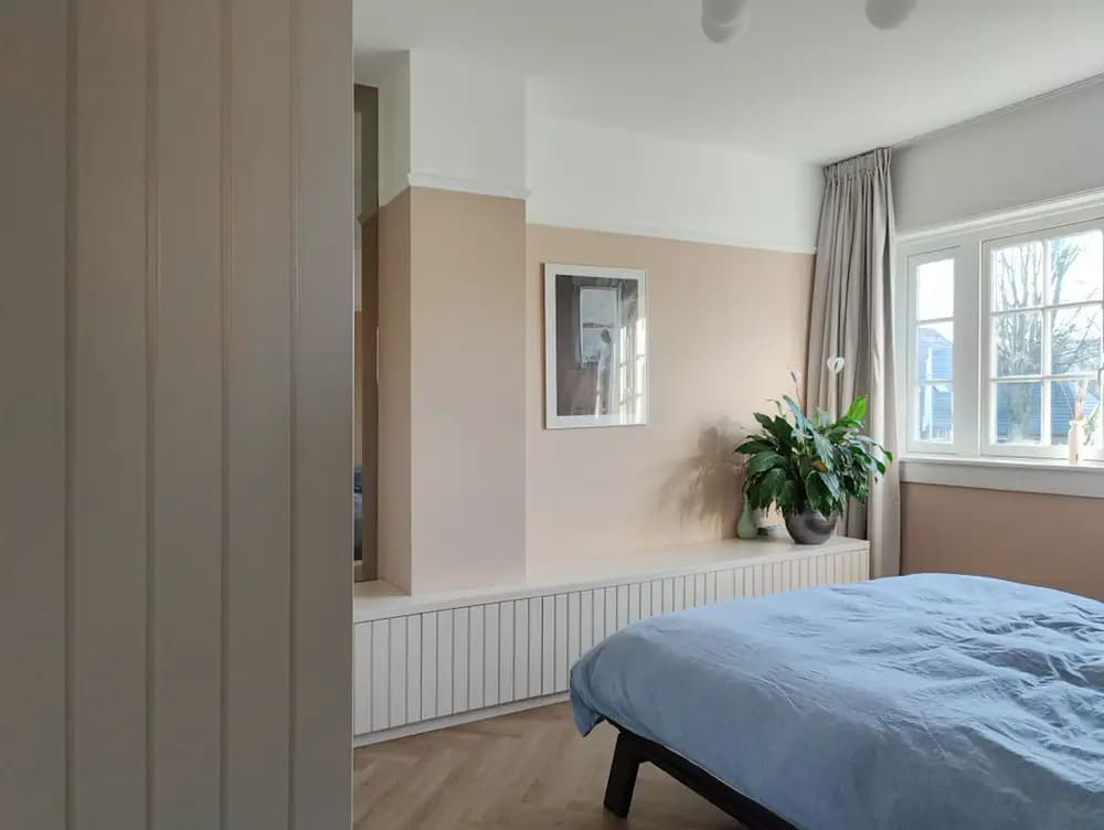 slaapkamerkast; draaideurkast; latjeskast