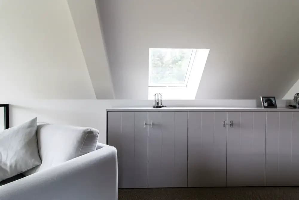 landelijke dressoir gespoten met v groef