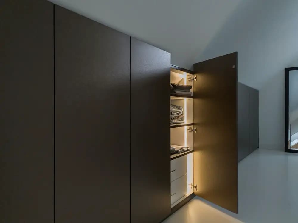 schuine kast met verlichting binnenzijde