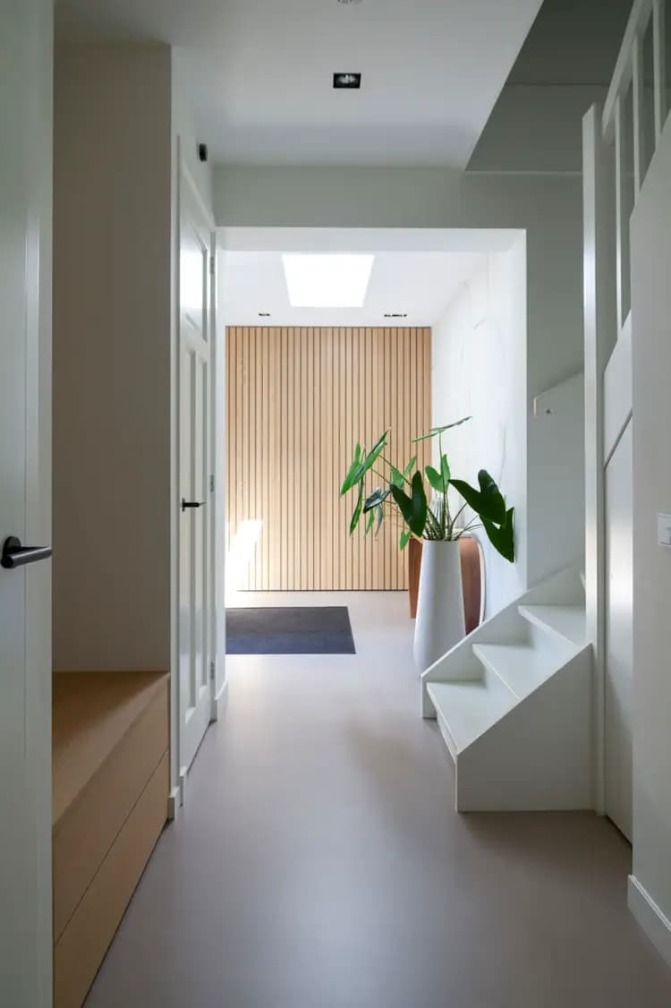 Draaideuren, opbergruimte lateffect eiken fineer olie lattenwand