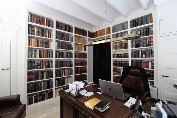 Klassieke boekenkast op maat