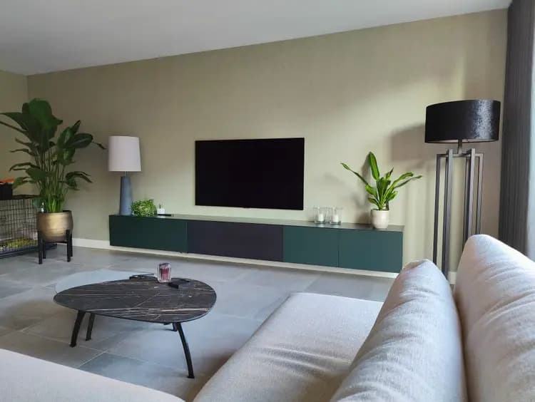 tv-meubel verstekte fronten spuitwerk