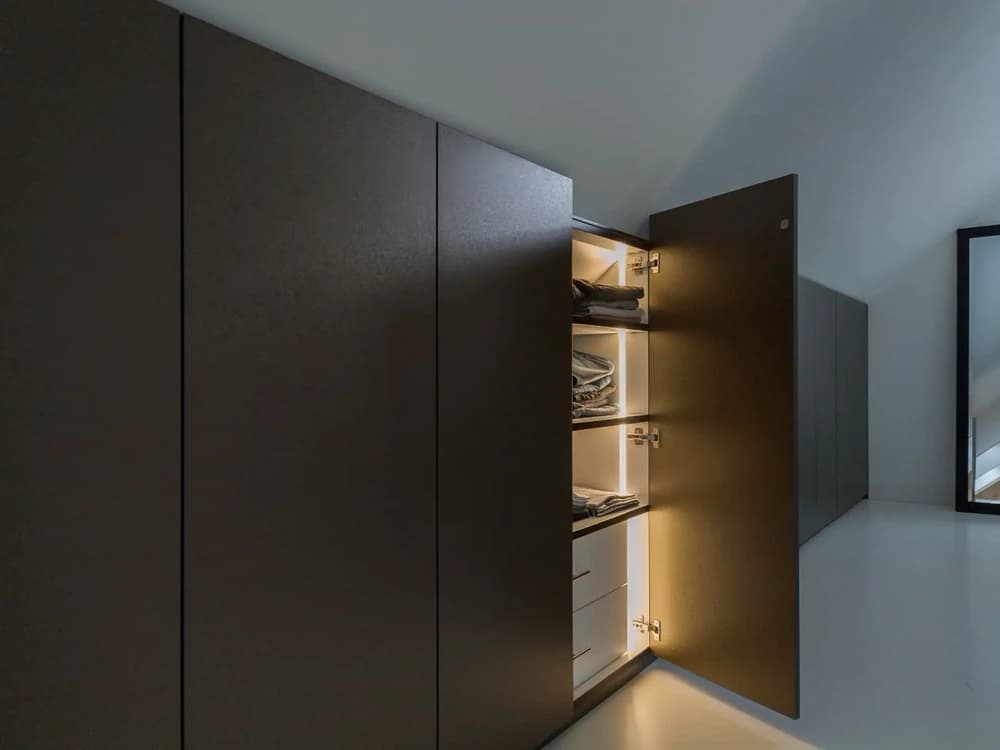 schuine kast met verlichting binnenzijde