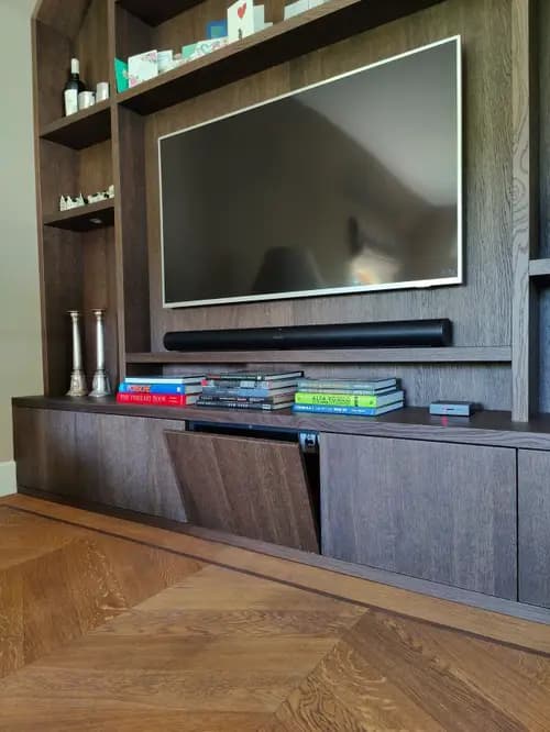 klep, schuine kast breedte; tv-kast; eiken fineer;