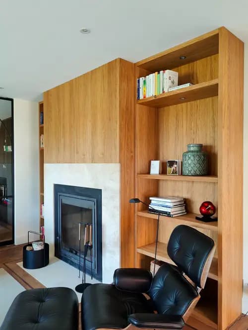 woonkamerkast; haard, ombouw eiken fineer;