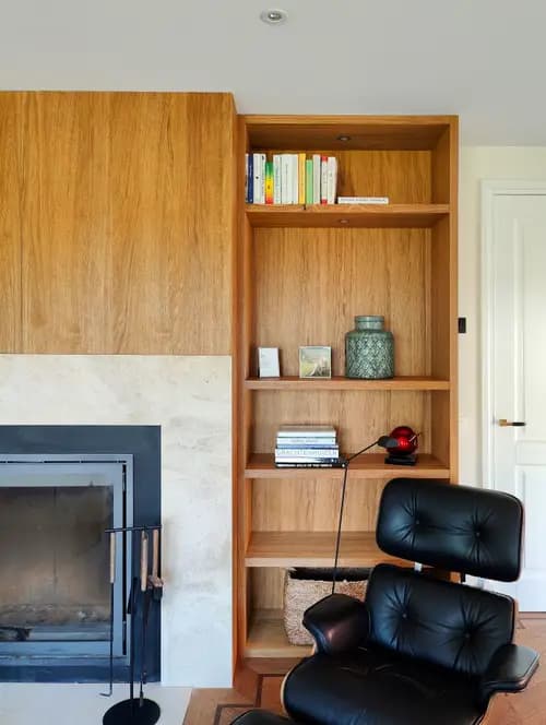 woonkamerkast; haardmeubel; eiken fineer;