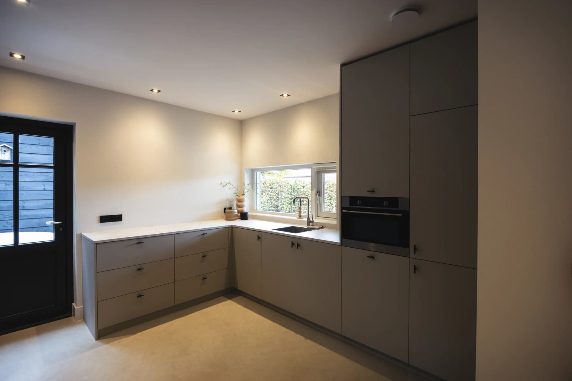 Bijkeukenkast met aanrecht en oven