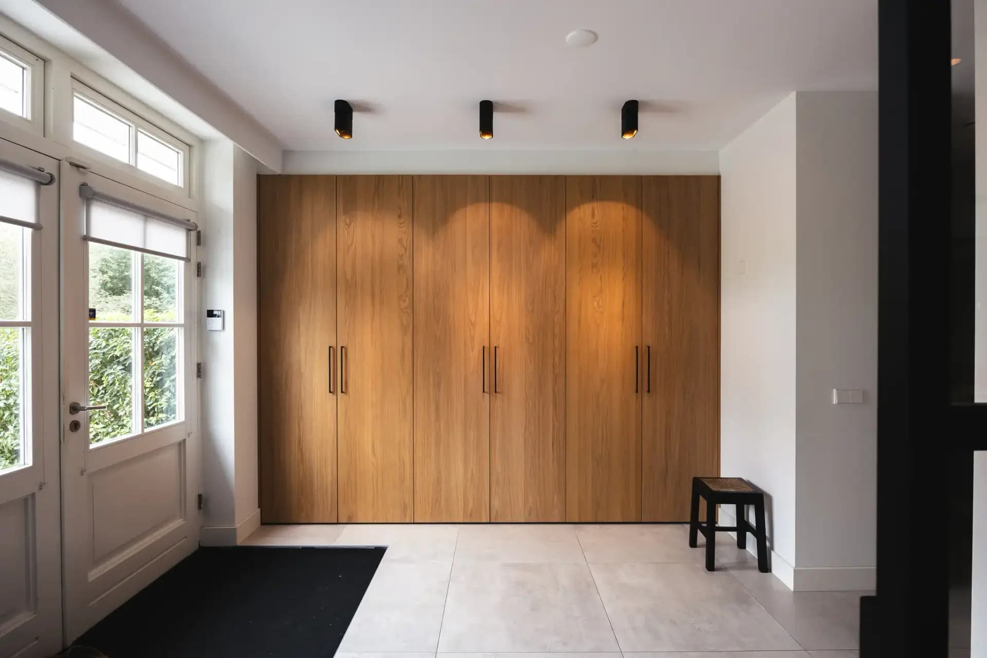 Garderobekast in eiken fineer